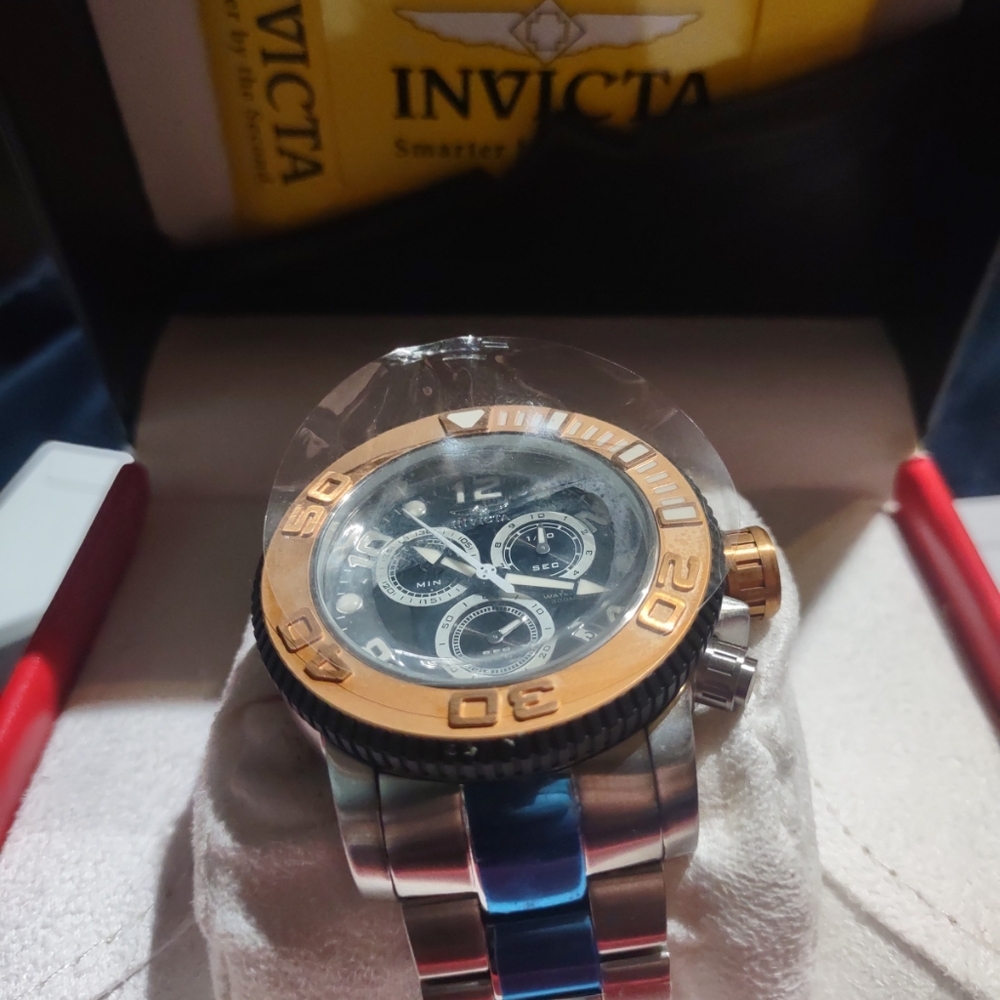 Elevate your style with the stunning Invicta Seahunter watch. - Picture 5 of 6